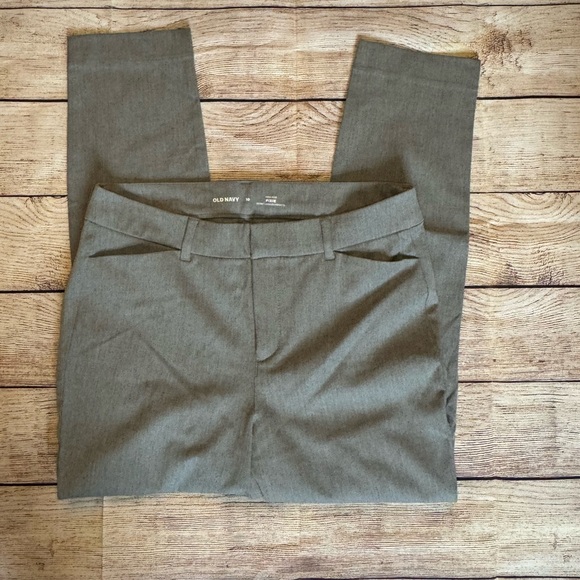 Old Navy Pixie ankle pant - Picture 4 of 5